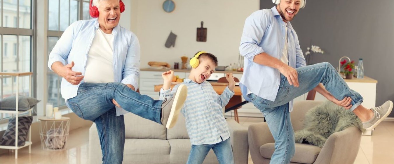 3 generations listening music_12a6105157